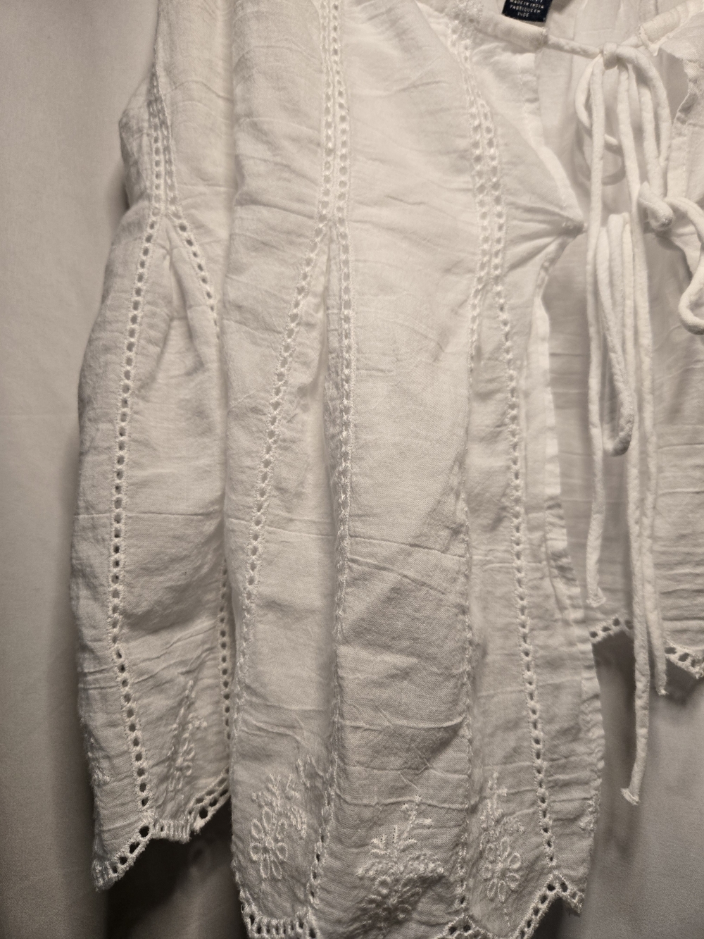American Eagle Outfitters White Eyelet Tie-Front Camisole Top - Picture 4 of 6